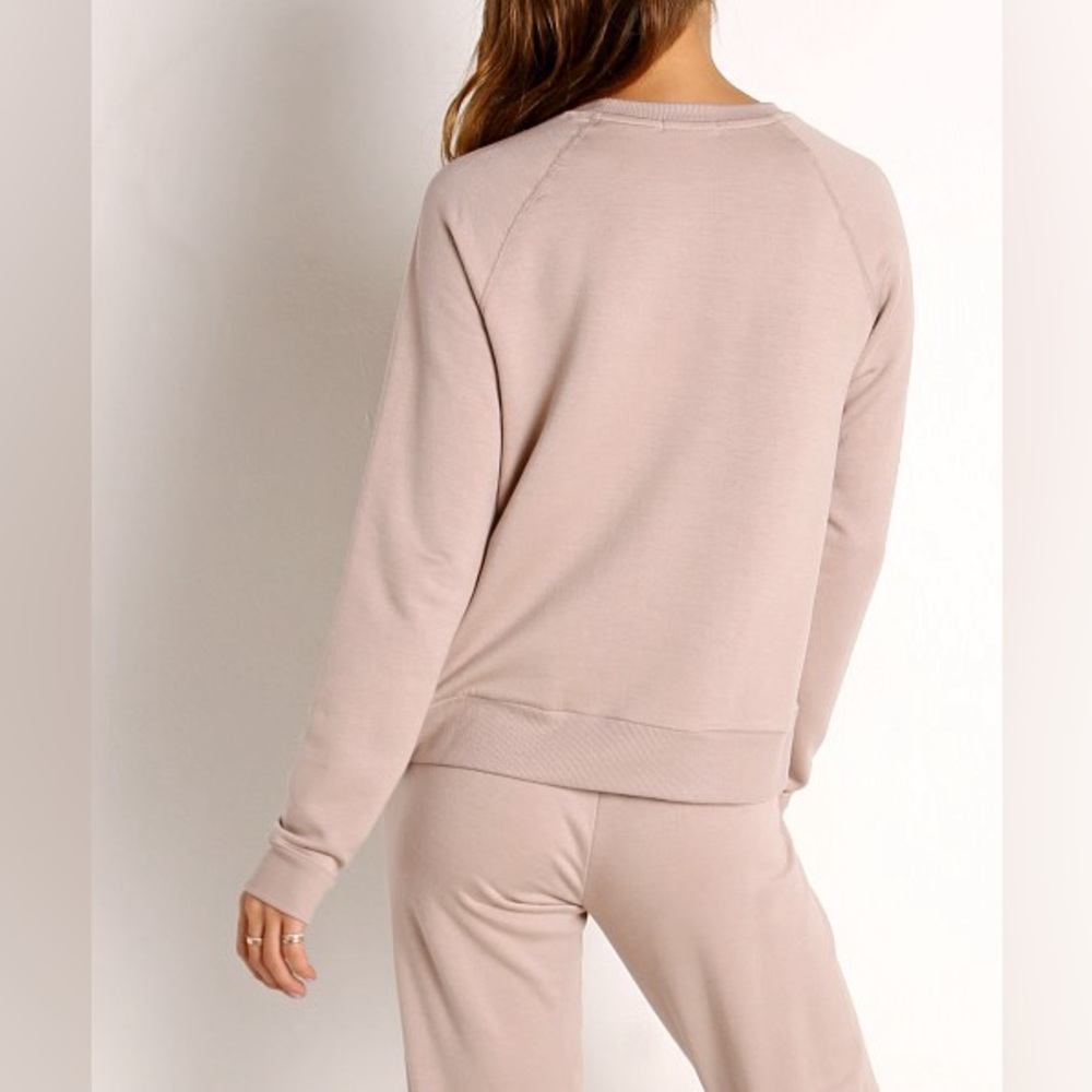 NWT Beyond Yoga Cozy Fleece™ Favorite Raglan Crew Sweatshirt - Picture 5 of 14